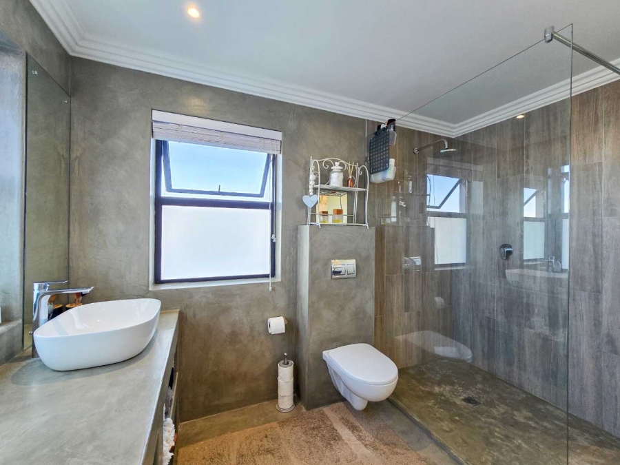 2 Bedroom Property for Sale in Stilbaai Oos Western Cape